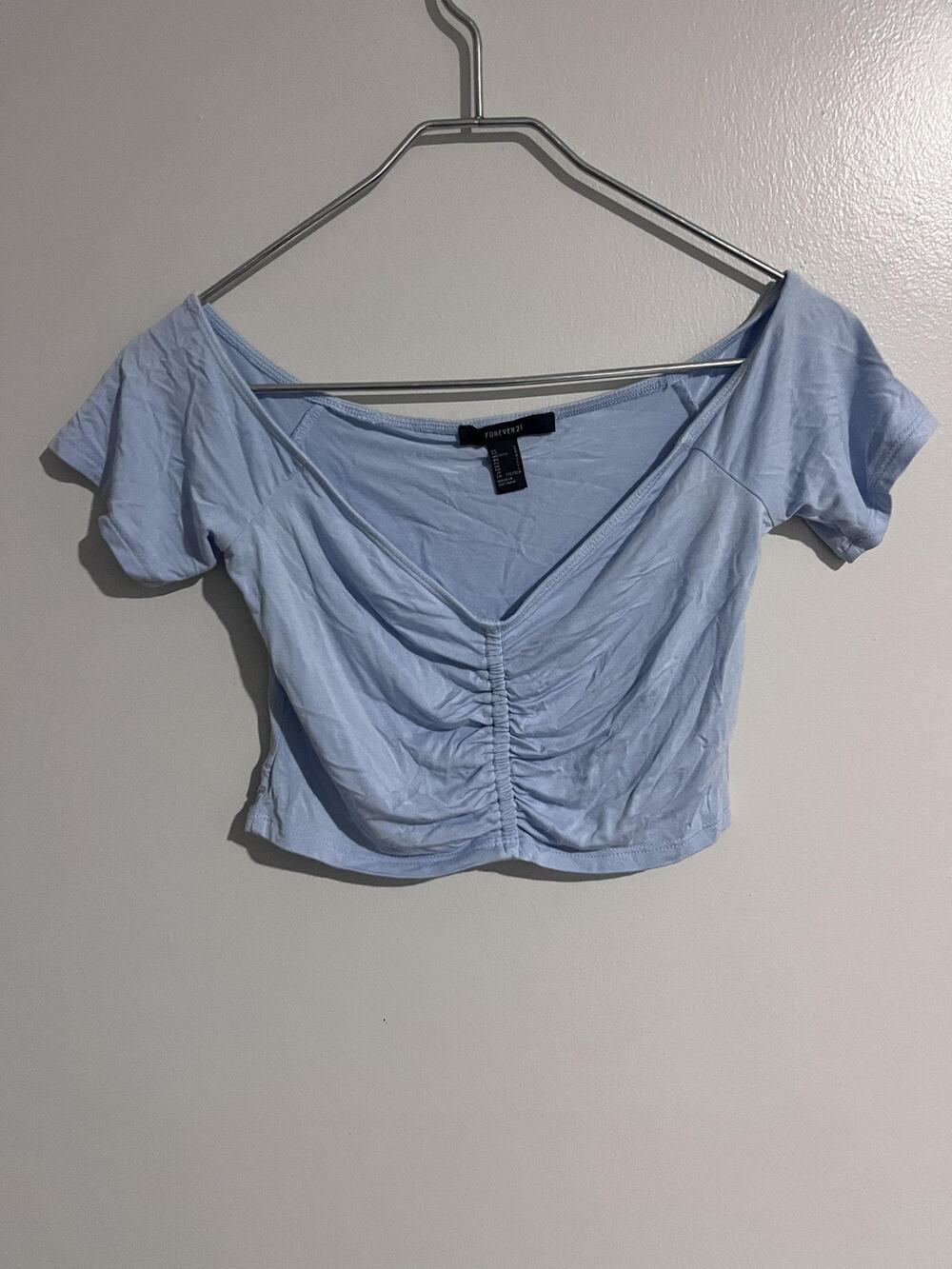 FOREVER 21 T-Shirt Womens L Blue Cropped V-Neck Ruched Front Slim Stretch